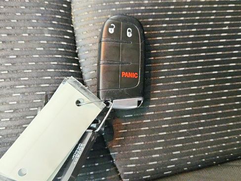 Used 2020 Dodge Journey SE image 35