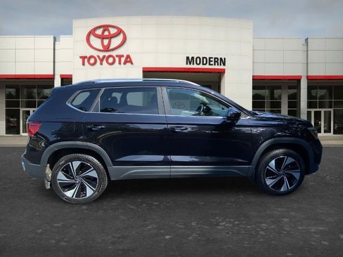 Used 2024 Volkswagen Taos SE AWD/4WD image 4