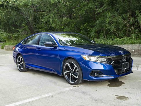 Used 2021 Honda Accord Sport image 2