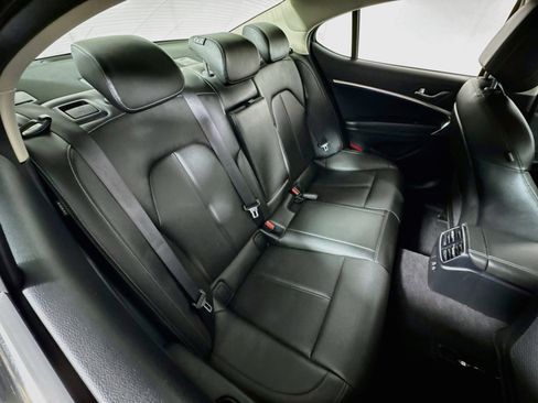 Used 2025 Genesis G70 2.5T image 26