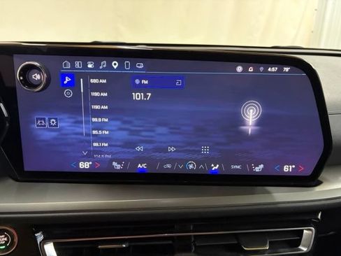 Used 2025 Chevrolet Traverse LT AWD/4WD image 40