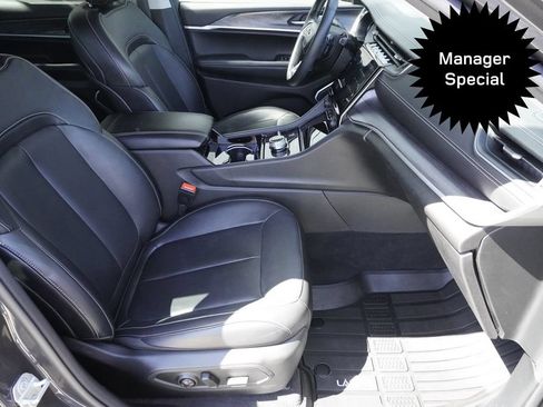 Used 2022 Jeep Grand Cherokee L Limited w/ Black Appearance Package AWD/4WD image 23