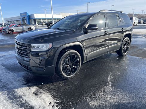 Used 2023 GMC Acadia SLE w/ Driver Convenience Package image 1