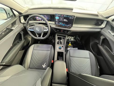 New 2026 Volkswagen Tiguan SE image 13