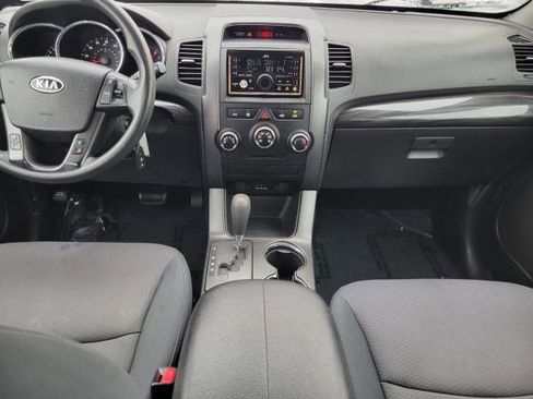 Used 2013 Kia Sorento LX w/ Value Pkg image 11