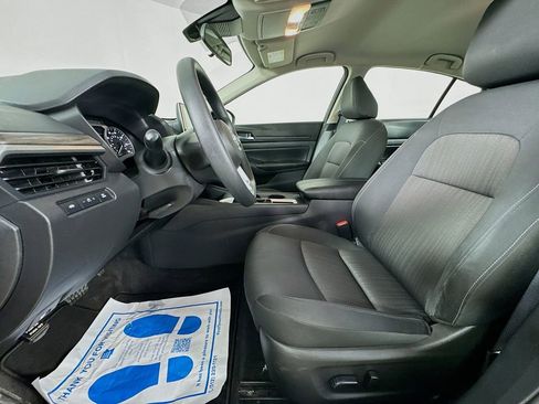Used 2025 Nissan Altima 2.5 SV FWD image 24