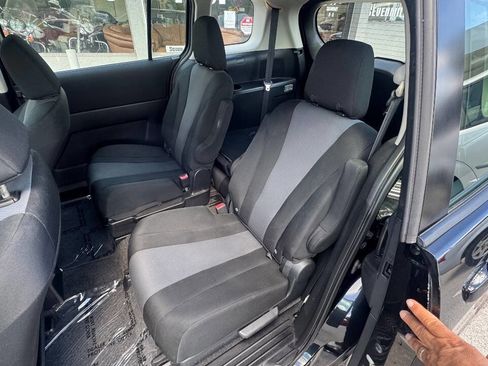 Used 2013 MAZDA MAZDA5 Sport image 10