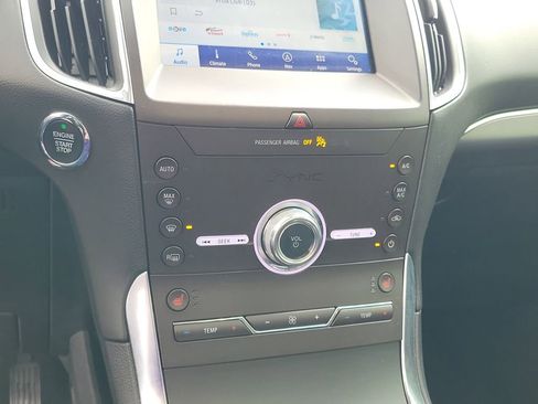 Certified 2020 Ford Edge Titanium AWD/4WD image 28