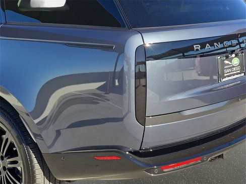 New 2025 Land Rover Range Rover Long Wheelbase SE image 36