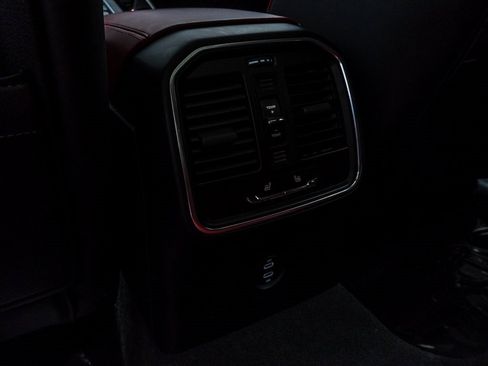 Used 2025 Porsche Macan image 29