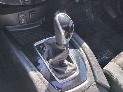 Used 2017 Nissan Rogue SV FWD image 24