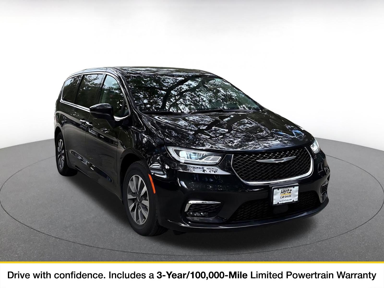 Used 2023 Chrysler Pacifica Touring-L FWD image 1