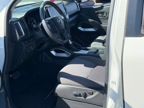Certified 2025 Nissan Frontier SV w/ SV Convenience Package RWD image 11