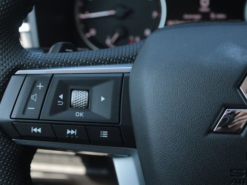 New 2025 Mitsubishi Outlander SE image 16