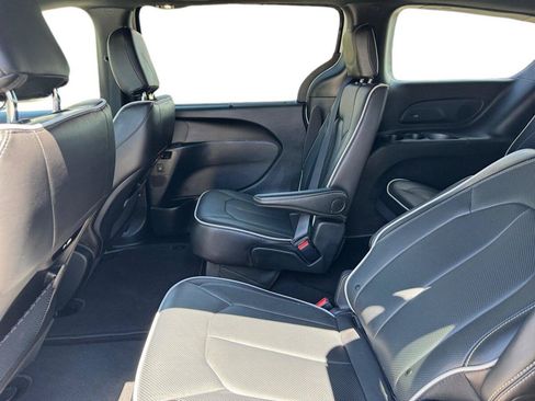 Used 2026 Chrysler Pacifica Limited AWD/4WD image 19