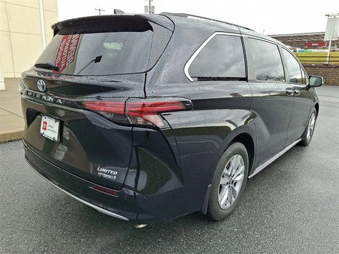 Certified 2024 Toyota Sienna Limited image 10