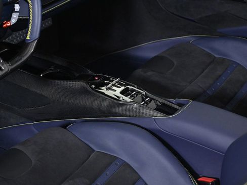 Used 2022 Ferrari SF90 Spider image 17