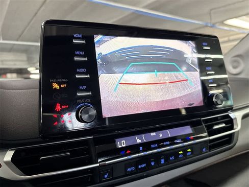 Used 2022 Toyota Sienna XLE w/ XLE Plus Package image 19