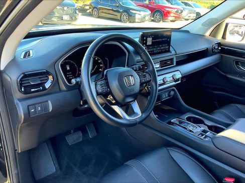 Used 2023 Honda Pilot Touring image 17