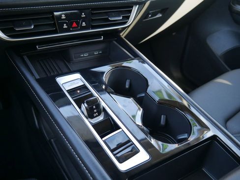 Used 2025 Volkswagen Atlas SE image 29