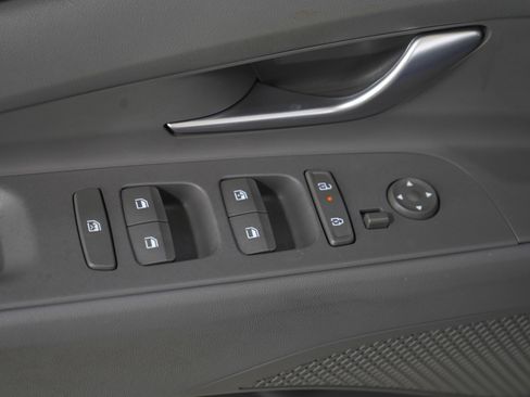 Used 2025 Hyundai Elantra SEL FWD image 21