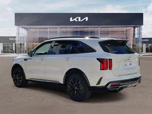 Certified 2023 Kia Sorento SX FWD image 4