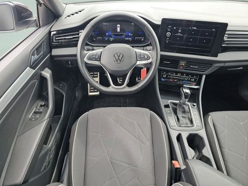 Used 2025 Volkswagen Jetta Sport FWD image 4