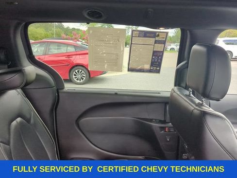 Used 2025 Chrysler Pacifica Limited FWD image 36
