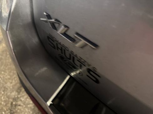 Used 2022 Ford Explorer XLT w/ Equipment Group 202A image 6