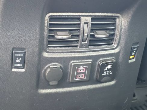 Used 2024 Nissan Titan PRO-4X w/ Pro-4x Convenience Package AWD/4WD image 12