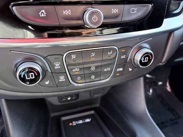 Used 2023 Chevrolet Traverse LT FWD image 19