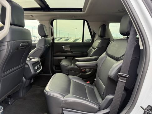 Used 2025 Ford Expedition Platinum AWD/4WD image 10