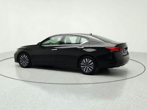 Used 2025 Nissan Altima 2.5 SV FWD image 5