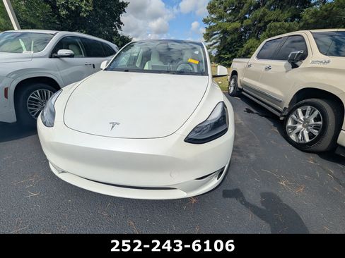 Used 2025 Tesla Model Y Long Range AWD/4WD image 2