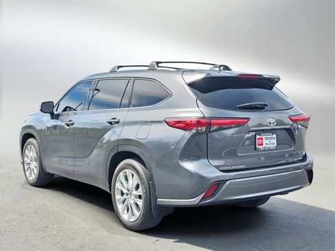 Used 2023 Toyota Highlander Limited AWD/4WD image 3