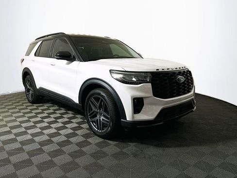 Used 2025 Ford Explorer ST RWD image 1