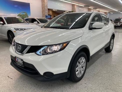 Used 2019 Nissan Rogue Sport S FWD image 2