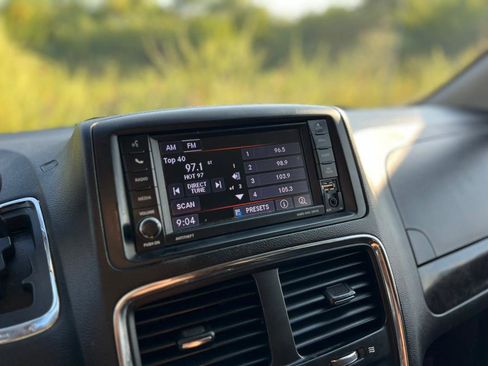 Used 2019 Dodge Grand Caravan SE image 17