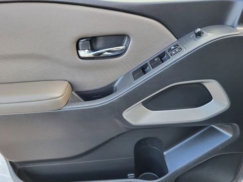 Used 2022 Nissan Frontier SV w/ Technology Package image 16