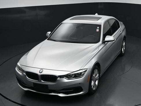 Used 2017 BMW 330i Sedan RWD image 23