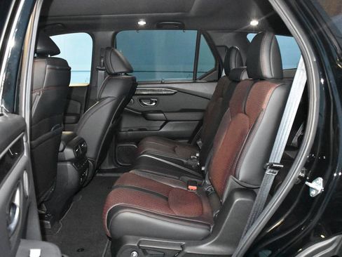 Used 2025 Honda Pilot Black Edition image 23