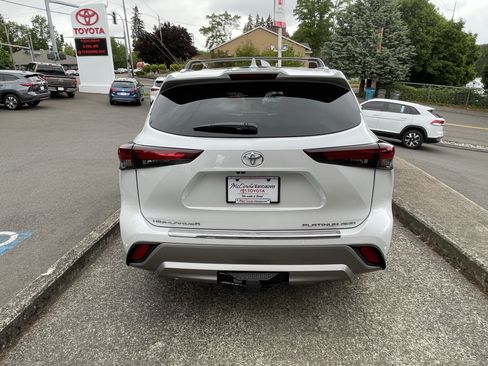 Certified 2025 Toyota Highlander Platinum AWD/4WD image 6