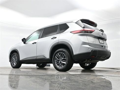 Used 2024 Nissan Rogue S image 27