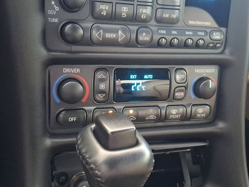 Used 2004 Chevrolet Corvette Convertible w/ Preferred Equipment Group image 15