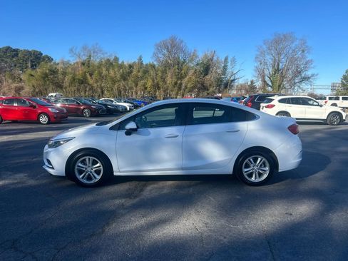 Used 2017 Chevrolet Cruze LT image 10