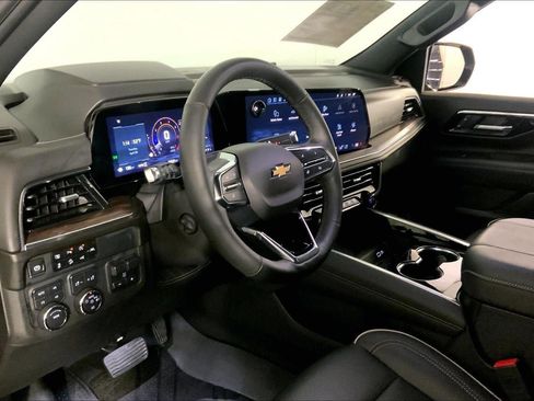 Used 2025 Chevrolet Tahoe Premier AWD/4WD image 14