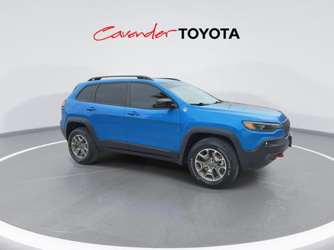 Used 2022 Jeep Cherokee Trailhawk image 2
