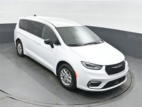 New 2026 Chrysler Pacifica Select image 36