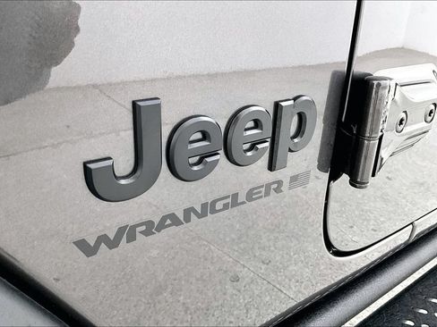 Used 2025 Jeep Wrangler Sport AWD/4WD image 41