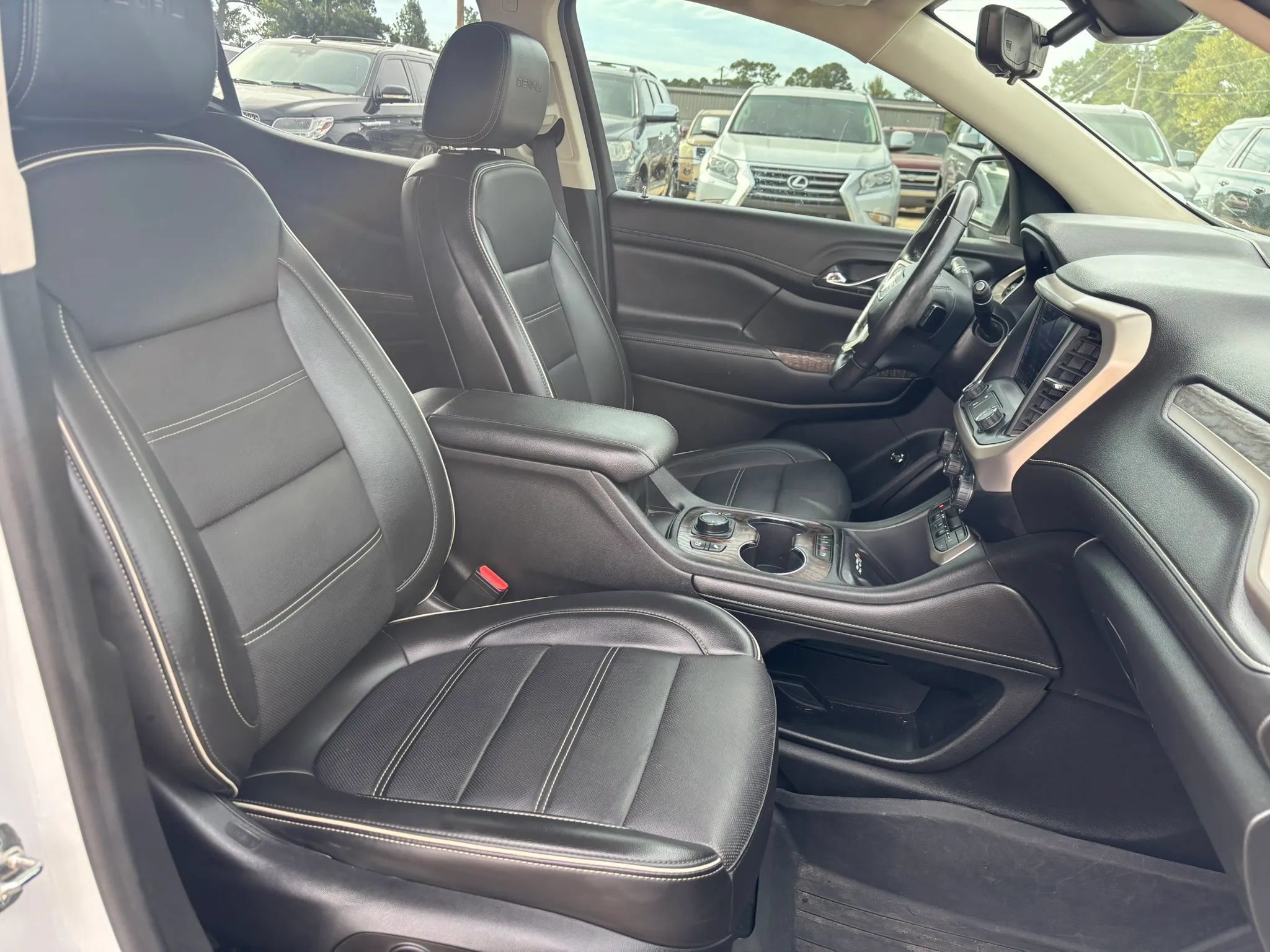 Used 2021 GMC Acadia Denali w/ Denali Technology Package AWD/4WD image 25